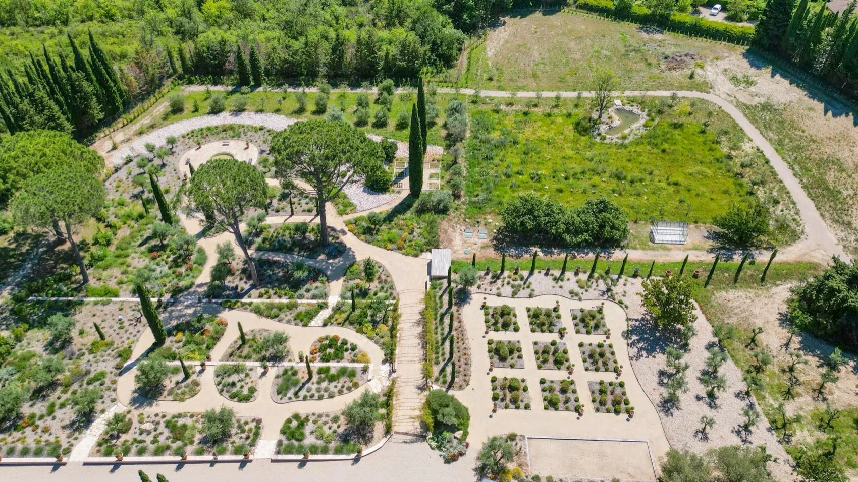 Jardin méditerranéen conçu par Francis Guaré en PACA